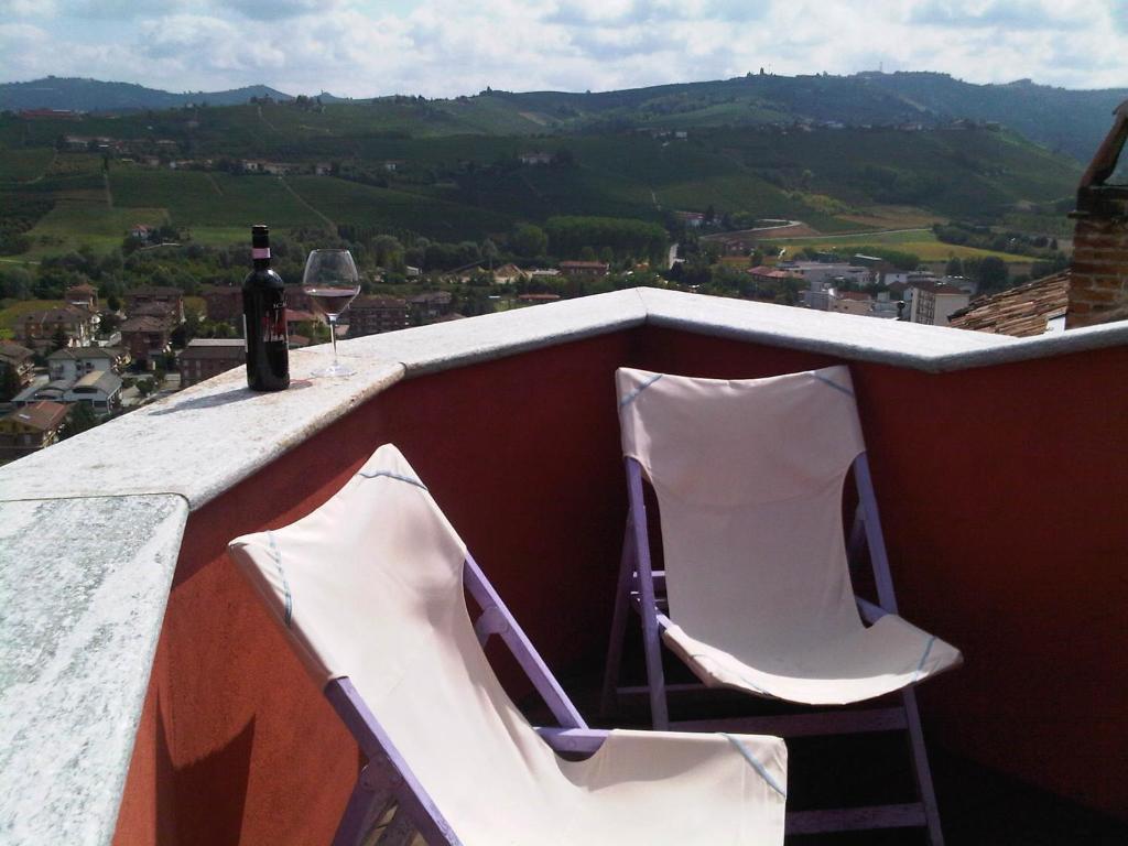 Dimora San Sebastiano Bed & Breakfast Neive Ruang foto