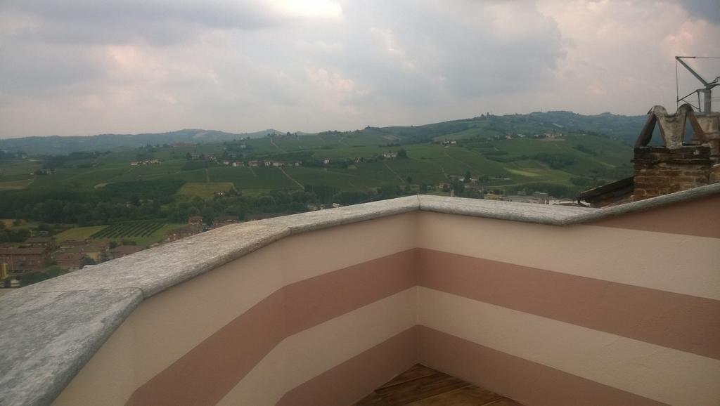 Dimora San Sebastiano Bed & Breakfast Neive Ruang foto